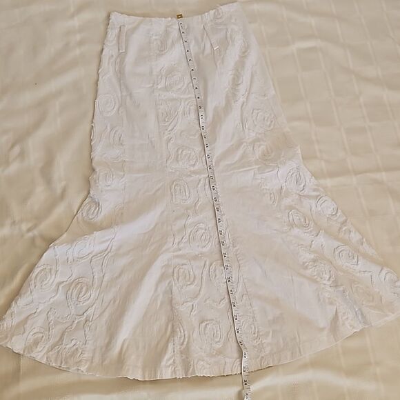 Caramely Vintage Cotton Midi Skirt With Raised Swirl White 7/8 - Picture 13 of 16